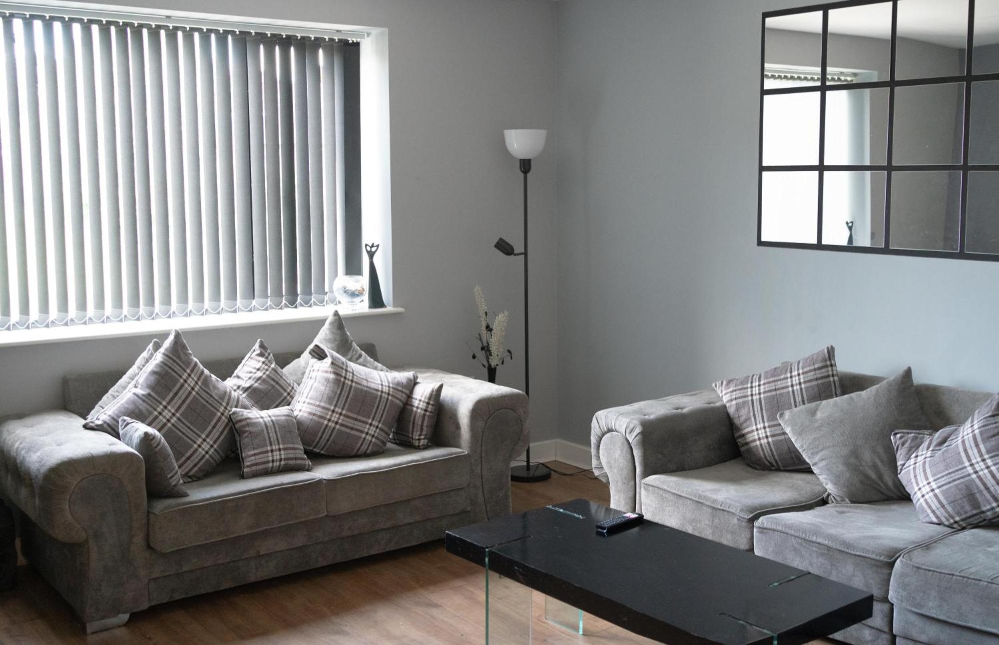 The Luxe By Waggoner Aparts 2 Bedroom! Bradford  Exterior photo
